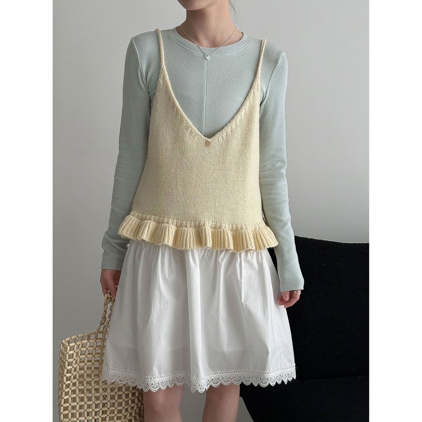 Gentle V-neck ruffle edge knitted vest women's 26 early spring new stacked wear versatile suspender top