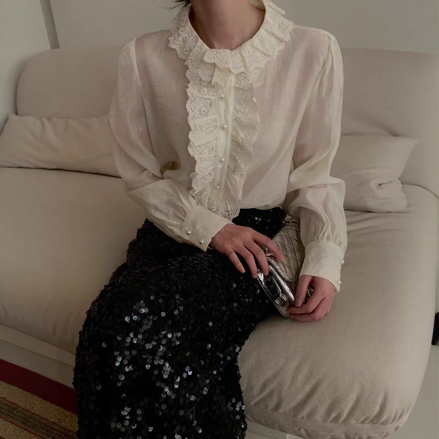 Chic, sweet and good-looking solid-color lace-trimmed long-sleeved shirt