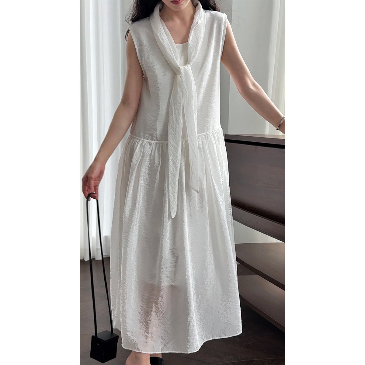 Gentle and sweet wind vest skirt women's summer design sense streamer neckline pure age-reducing dress