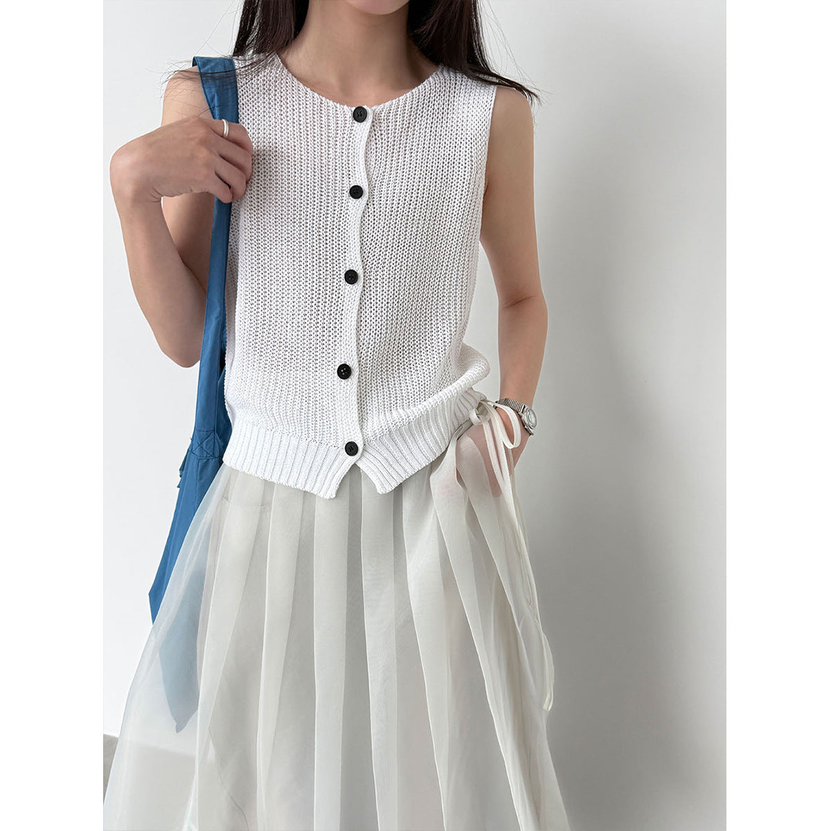 Simple and versatile sleeveless rough knitted vest