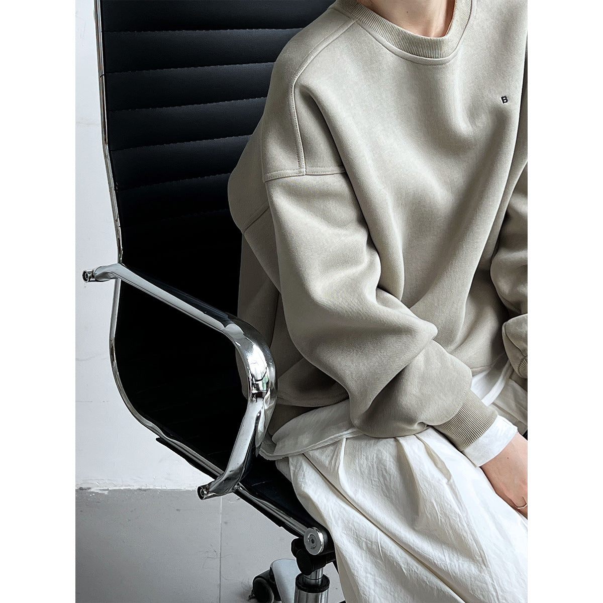 Simple silhouette loose BF solid color lazy pullover sweatshirt women's ins monogram embroidered long sleeve top