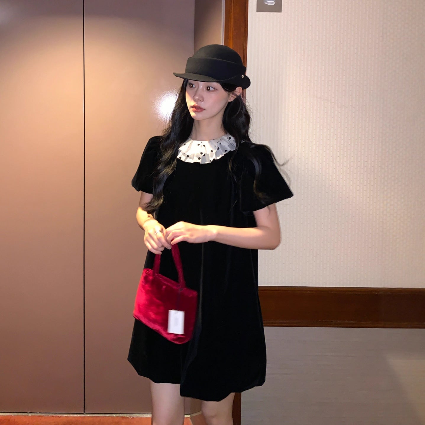 Velvet dresses with detachable sleeves