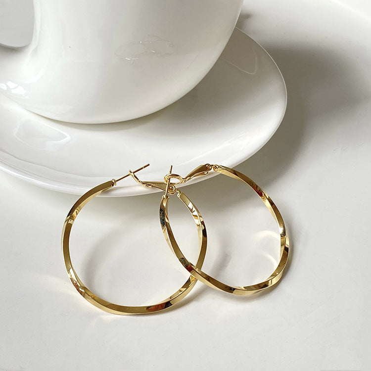 Circle earrings New trendy girl niche design earrings Korean temperament high-end light luxury jewelry