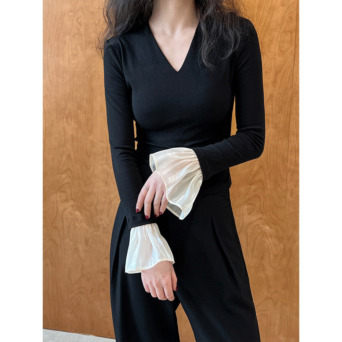 Pure desire ceiling~ V-neck knitted T-shirt splicing horn sleeves slim and thin Spice girl bottoming shirt women