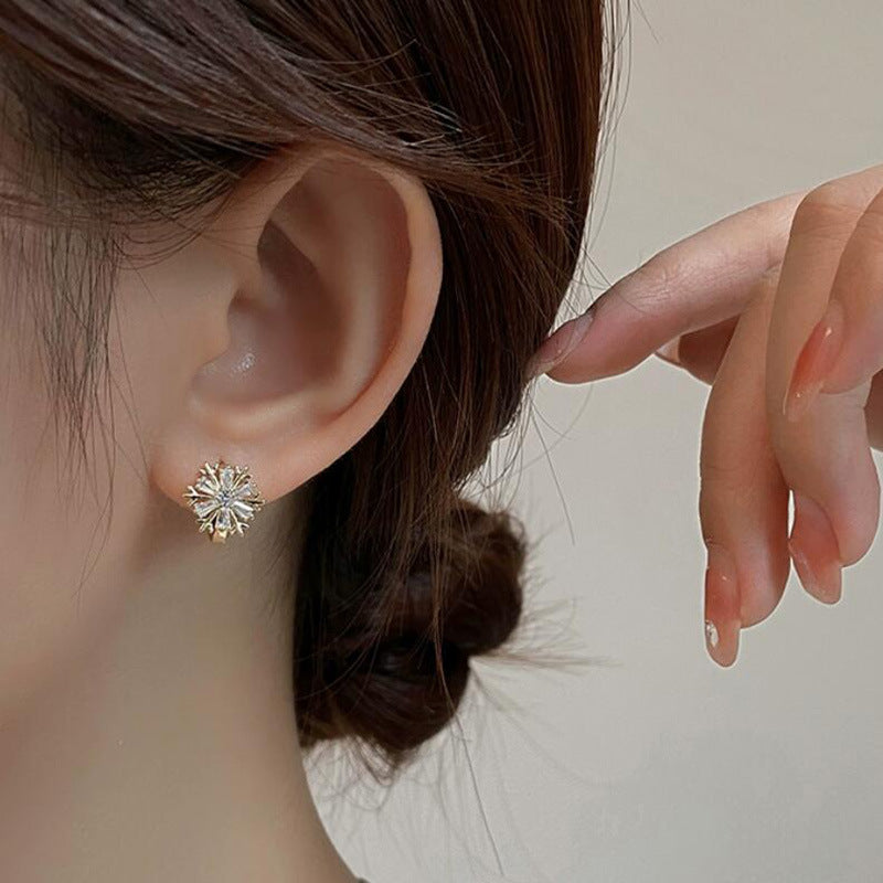 New trendy ear buckle light luxury temperament zircon snowflake women's earrings niche design high-end stud earrings