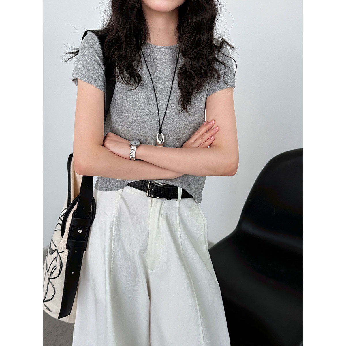 Simple cool basic base crew neck T-shirt
