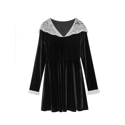 Wear an age-reduced waist lace hooded velvet dress