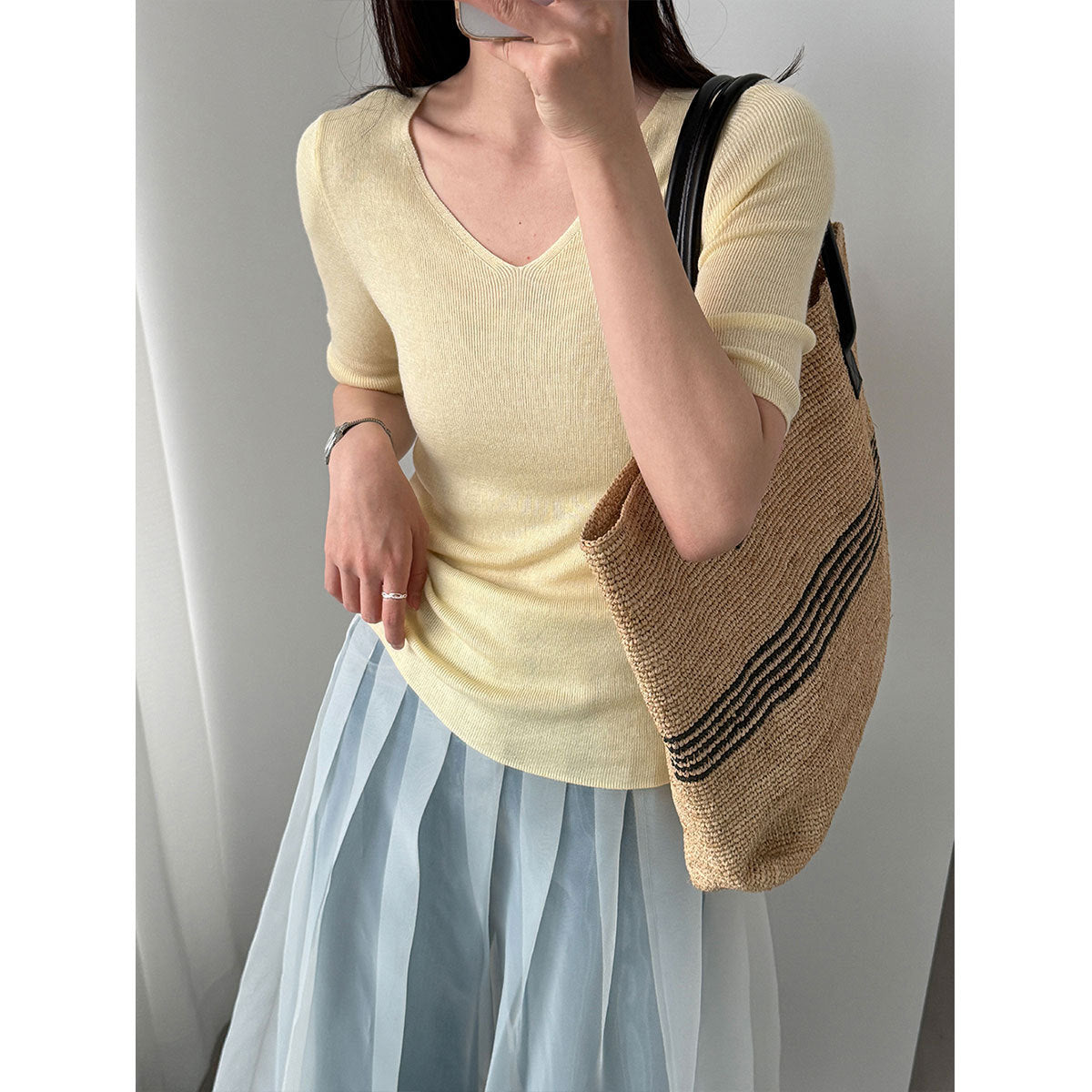 Soft and glutinous skin-friendly wool gentle style V-neck knitted sweater women's spring slim three-quarter sleeve T-shirt