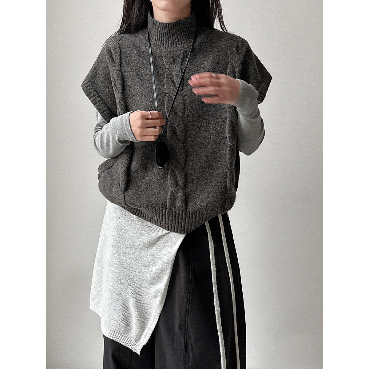Korean retro twisted semi-turtleneck knitted vest women's 2026 spring stacked design vest