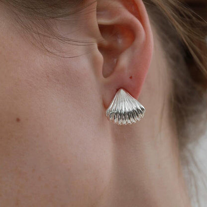 Shell earrings light luxury niche design sense high-end stud earrings women's new trendy earrings