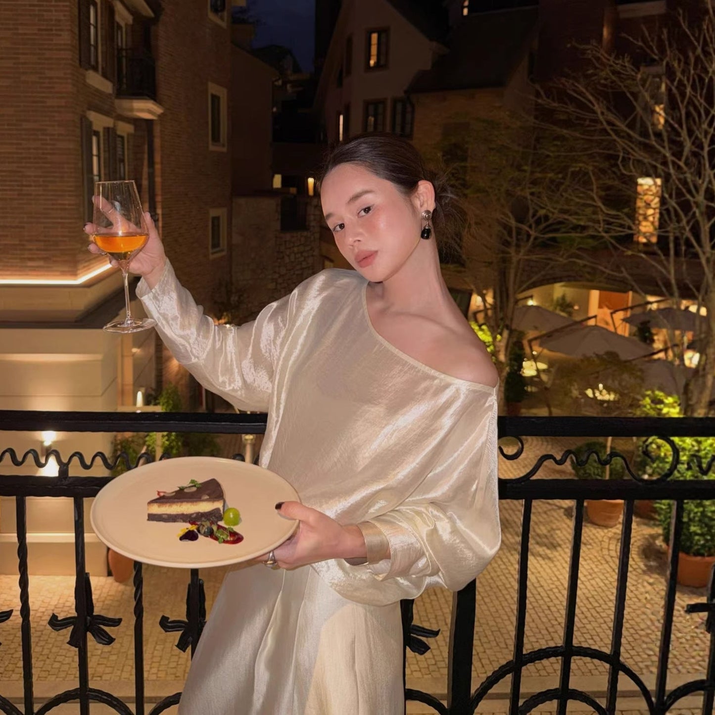 Early spring French celebrity temperament light luxury Tencel satin slanted shoulder shirt
