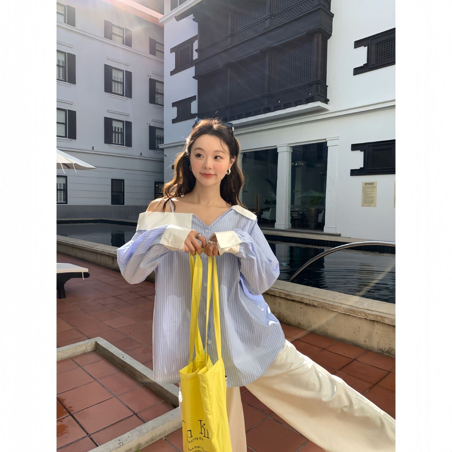 Age-reducing temperament design off-the-shoulder striped shirt
