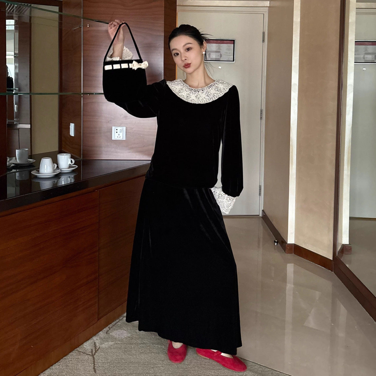 Gentle Wind Lace Splicing Long Sleeve Velvet Shirt