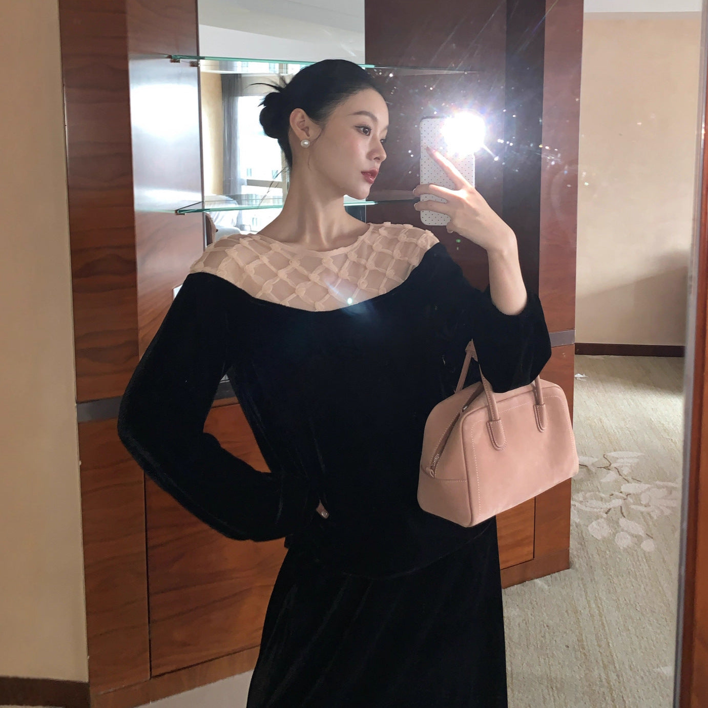 Women's Contrast Color Velvet Crew Neck Long Sleeve Pullover Top