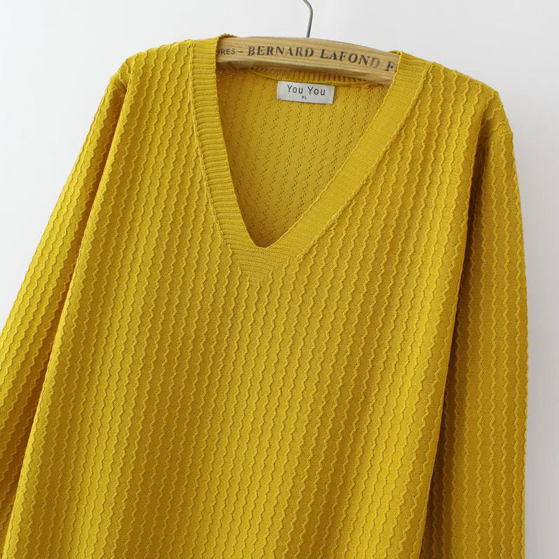 Women's Wavy Pattern V-Neck Sweater